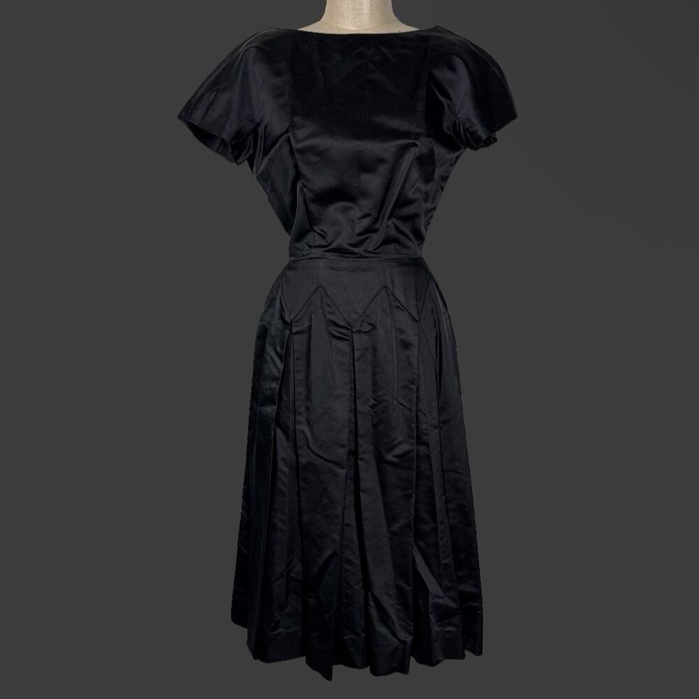 VTG 50s Dynasty Cocktail Dress Black Silk Taffeta Darts Pleated Low Back Size XS